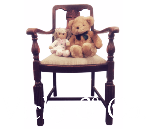Vicky & Co. logo